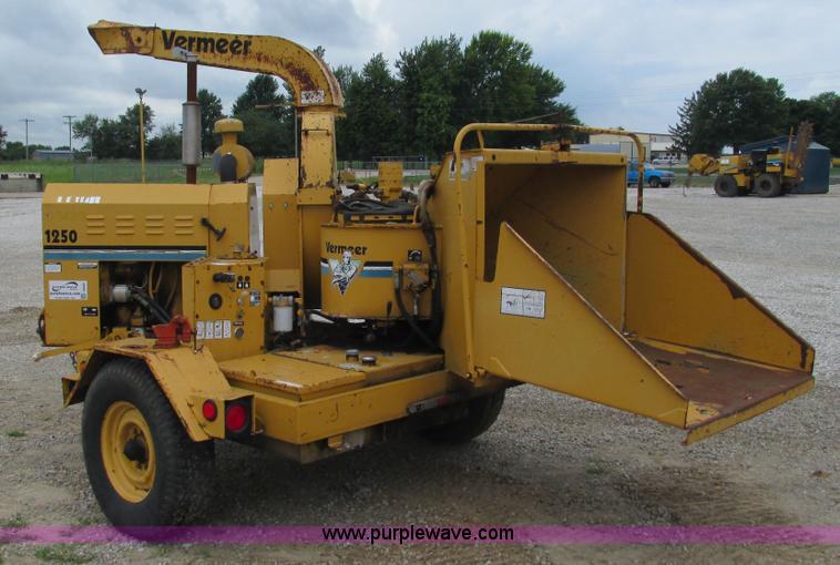 image for item J8567 1996 Vermeer 1250BC wood chipper