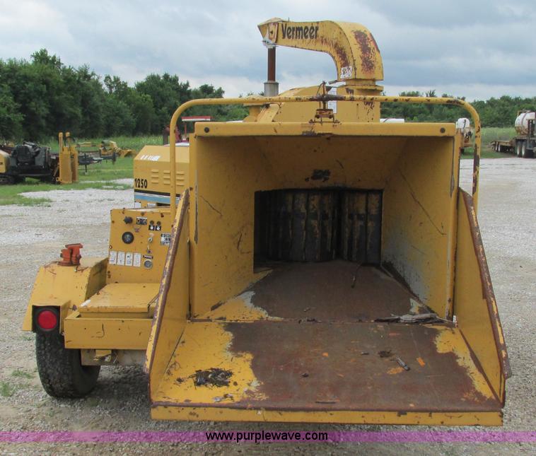 image for item J8567 1996 Vermeer 1250BC wood chipper