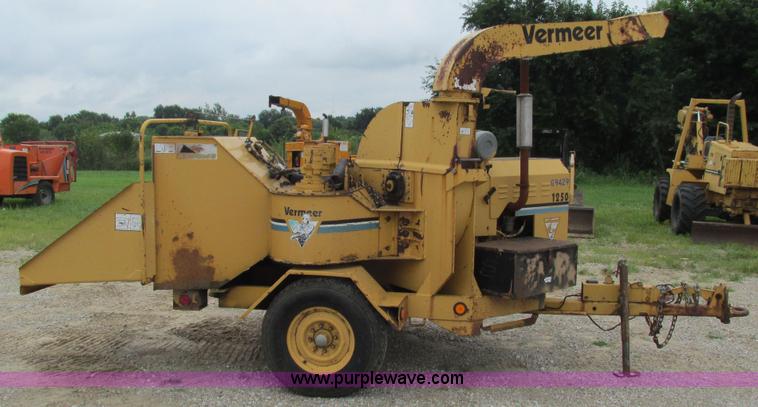 image for item J8567 1996 Vermeer 1250BC wood chipper