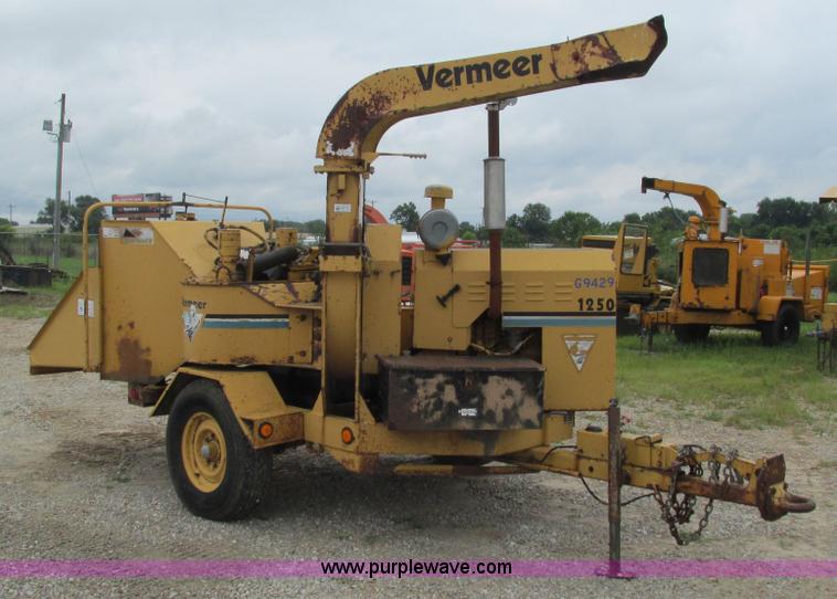 image for item J8567 1996 Vermeer 1250BC wood chipper