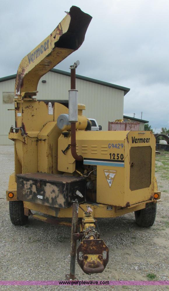 image for item J8567 1996 Vermeer 1250BC wood chipper
