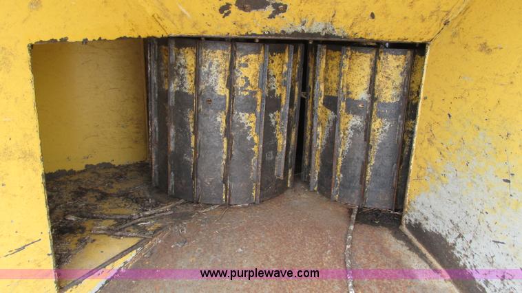 image for item J8567 1996 Vermeer 1250BC wood chipper