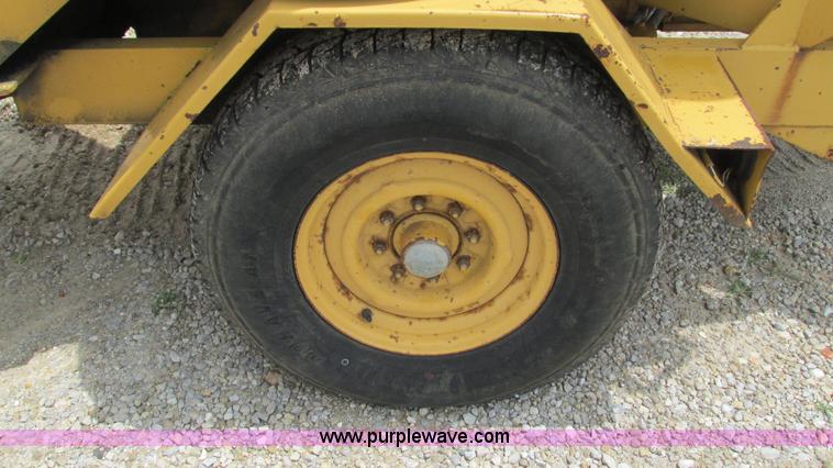 image for item J8567 1996 Vermeer 1250BC wood chipper