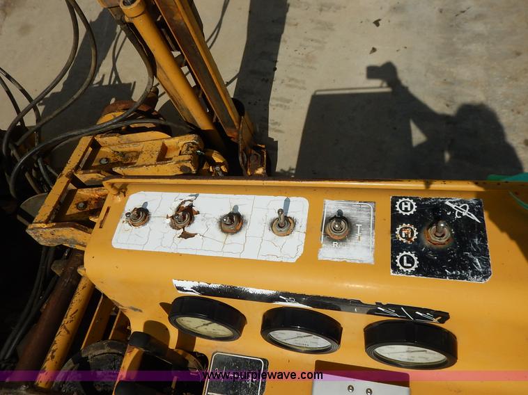 image for item K1533 2001 Vermeer D24X40A Navigator directional drill