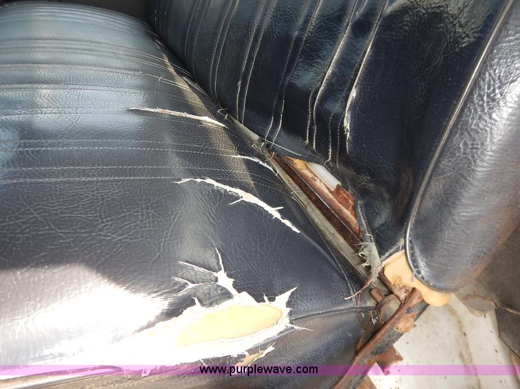 image for item K1556 1985 Ford F700 winch truck