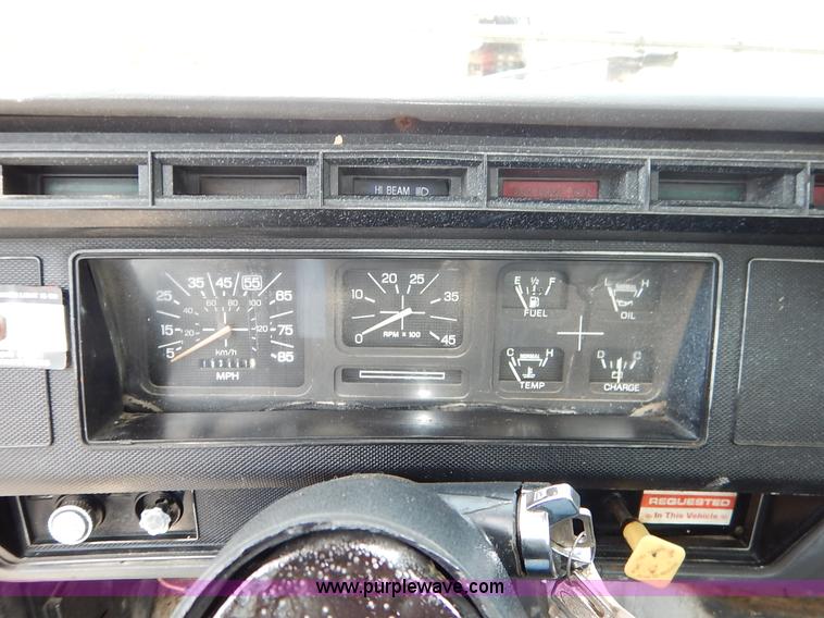 image for item K1556 1985 Ford F700 winch truck