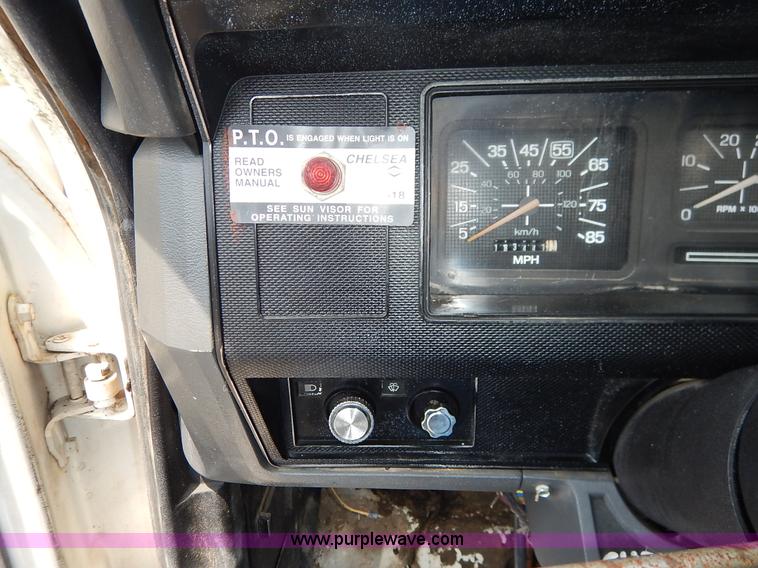 image for item K1556 1985 Ford F700 winch truck