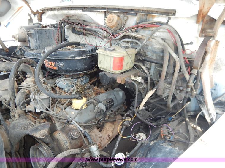 image for item K1556 1985 Ford F700 winch truck