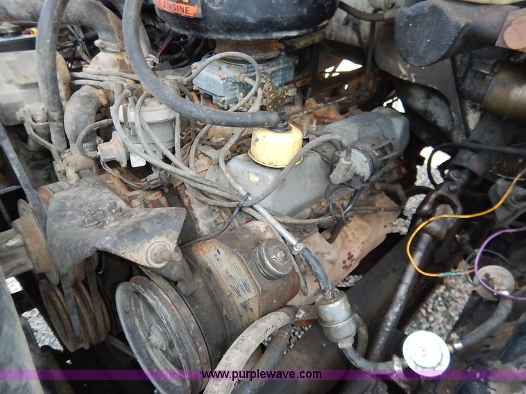 image for item K1556 1985 Ford F700 winch truck