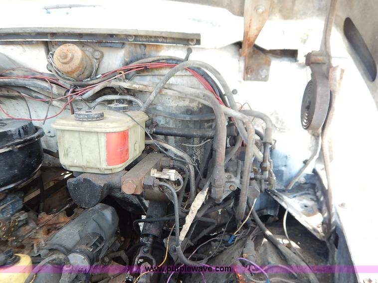 image for item K1556 1985 Ford F700 winch truck