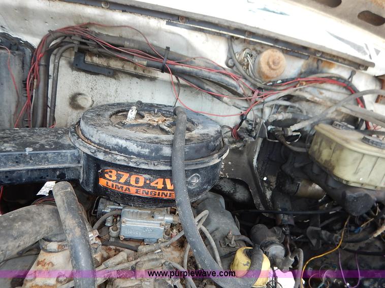 image for item K1556 1985 Ford F700 winch truck