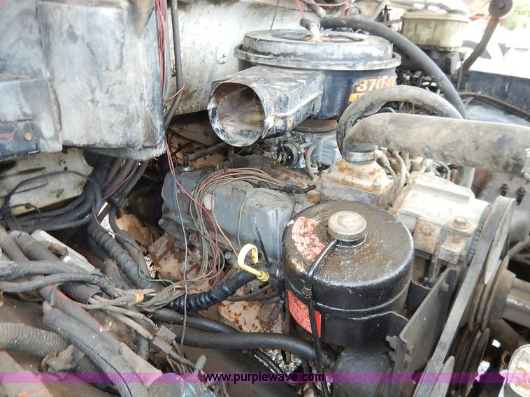 image for item K1556 1985 Ford F700 winch truck