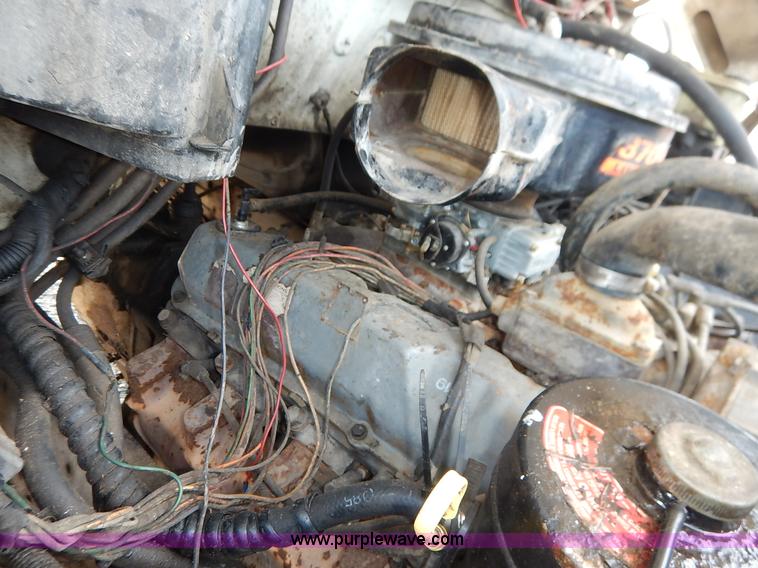 image for item K1556 1985 Ford F700 winch truck