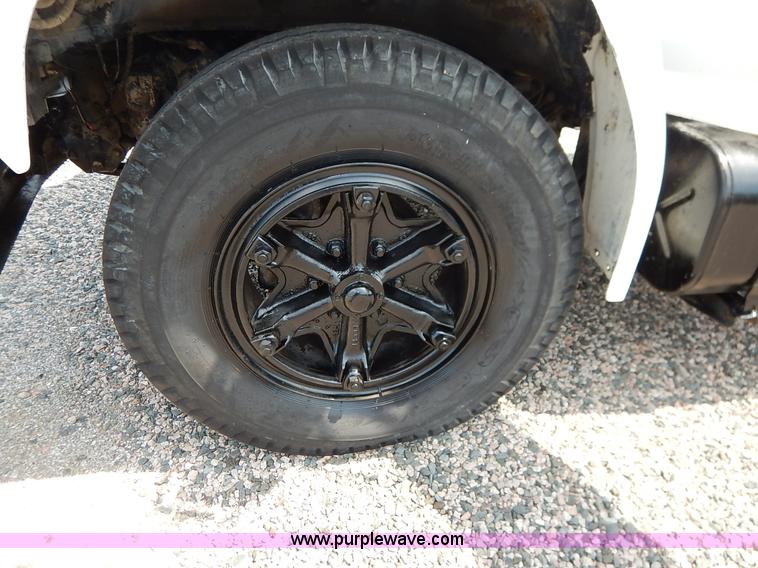 image for item K1556 1985 Ford F700 winch truck