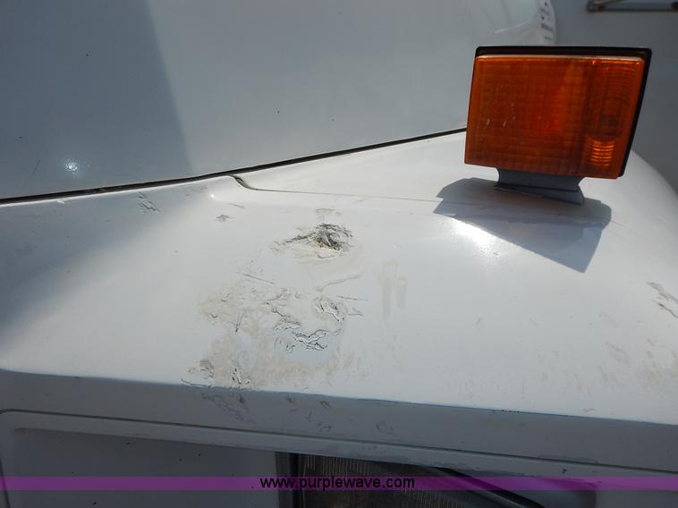 image for item K1556 1985 Ford F700 winch truck