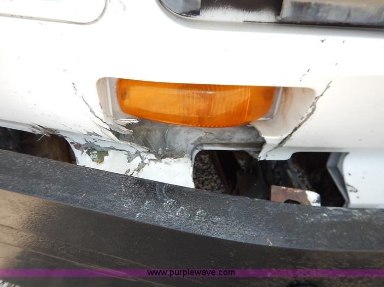 image for item K1556 1985 Ford F700 winch truck