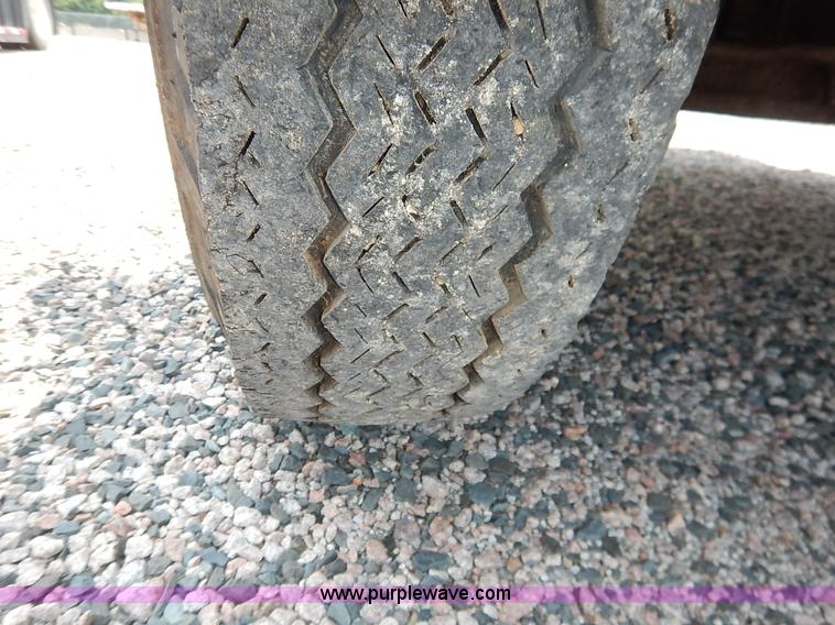 image for item K1556 1985 Ford F700 winch truck