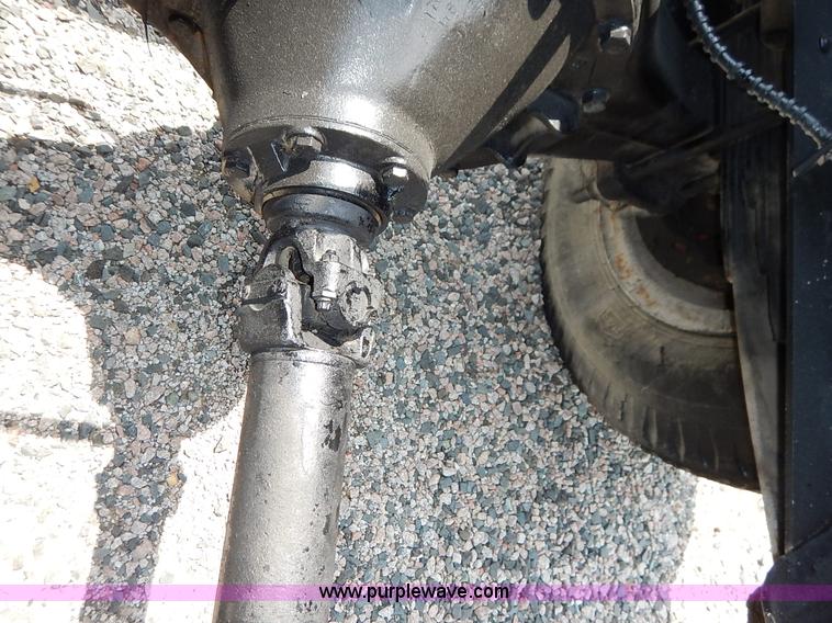 image for item K1556 1985 Ford F700 winch truck