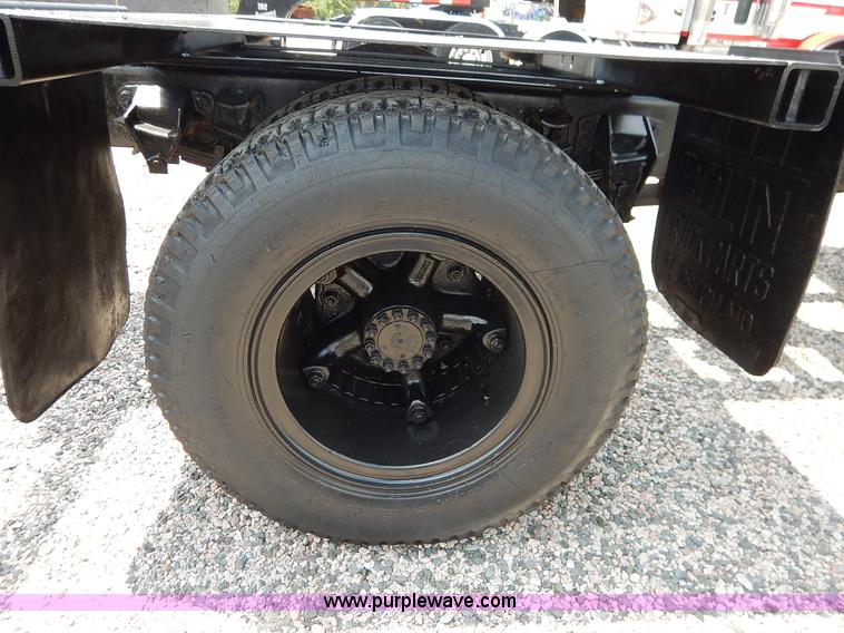 image for item K1556 1985 Ford F700 winch truck