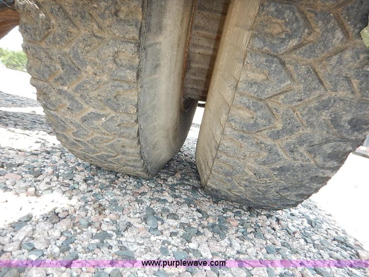 image for item K1556 1985 Ford F700 winch truck