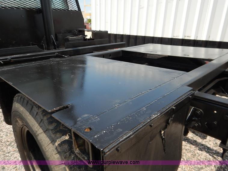 image for item K1556 1985 Ford F700 winch truck