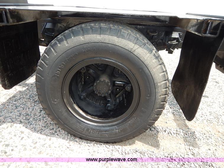 image for item K1556 1985 Ford F700 winch truck