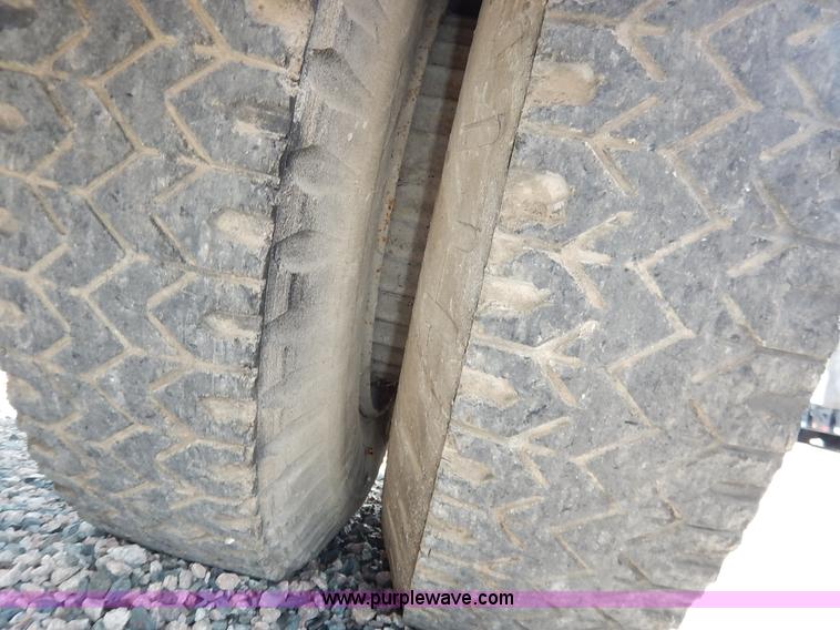 image for item K1556 1985 Ford F700 winch truck