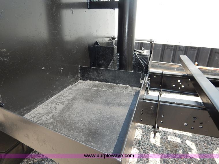 image for item K1556 1985 Ford F700 winch truck