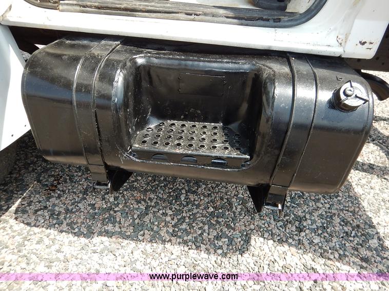 image for item K1556 1985 Ford F700 winch truck