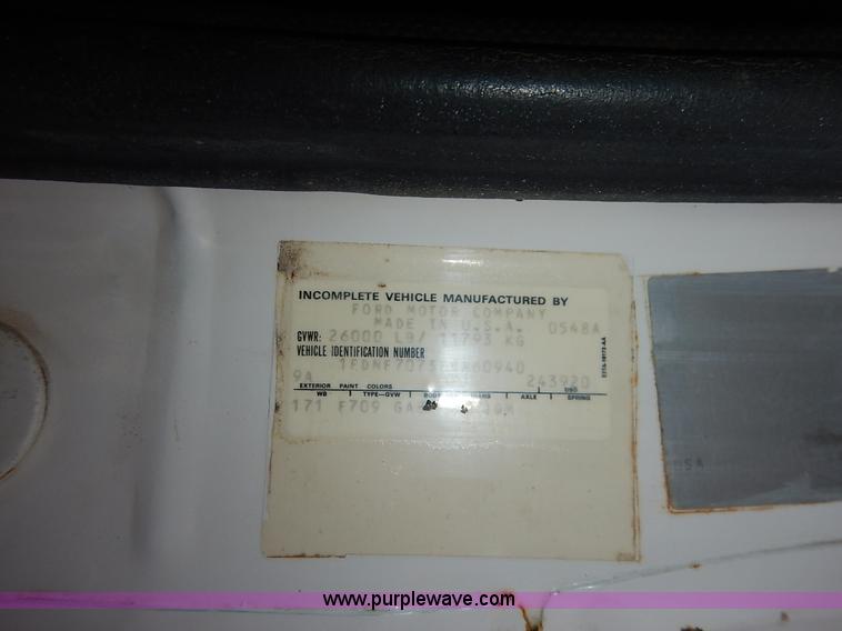 image for item K1556 1985 Ford F700 winch truck