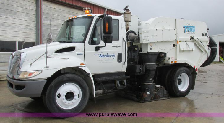 image for item K2178 2008 International DuraStar 4300 sweeper truck