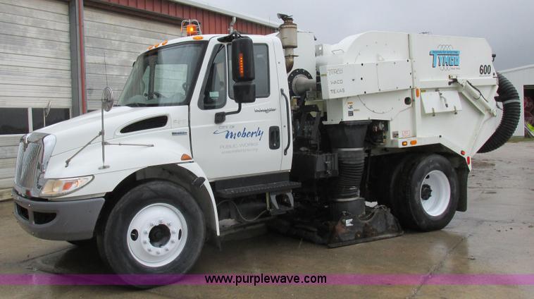 image for item K2178 2008 International DuraStar 4300 sweeper truck