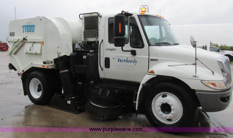 image for item K2178 2008 International DuraStar 4300 sweeper truck
