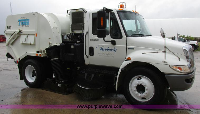 image for item K2178 2008 International DuraStar 4300 sweeper truck