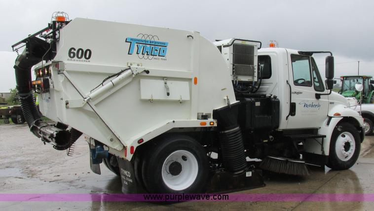 image for item K2178 2008 International DuraStar 4300 sweeper truck