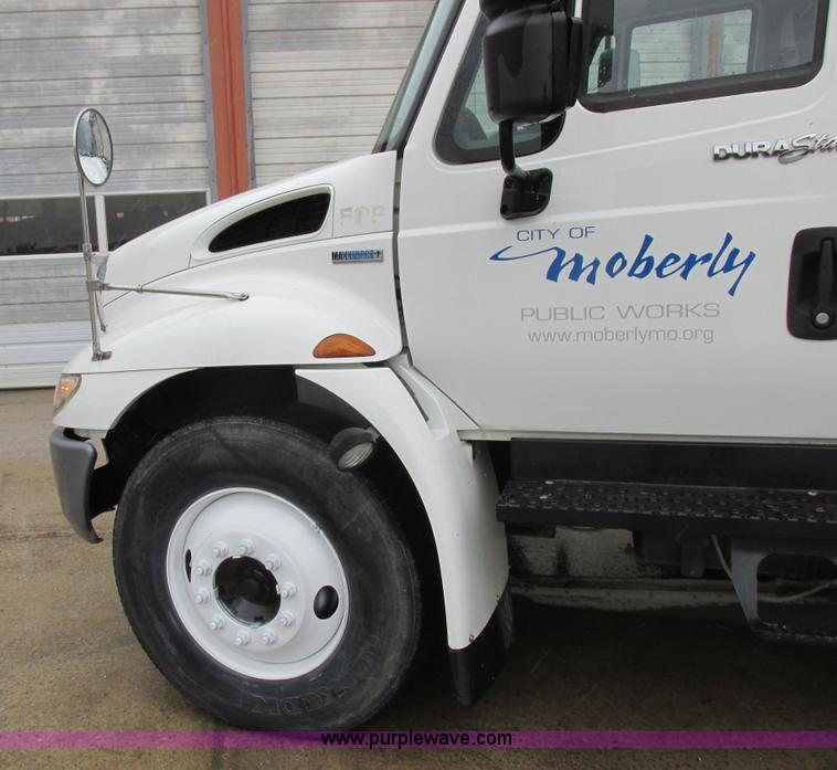 image for item K2178 2008 International DuraStar 4300 sweeper truck