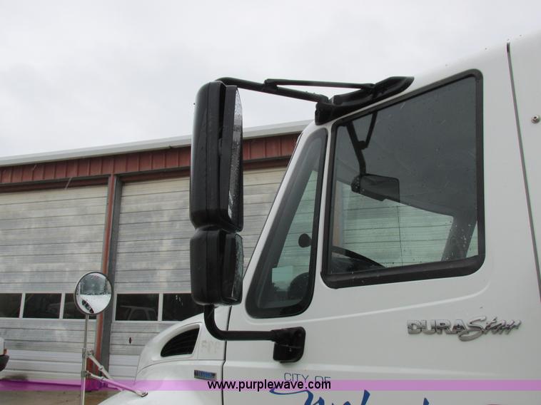 image for item K2178 2008 International DuraStar 4300 sweeper truck
