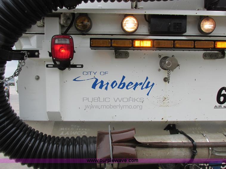 image for item K2178 2008 International DuraStar 4300 sweeper truck