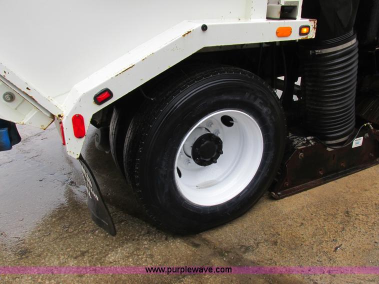 image for item K2178 2008 International DuraStar 4300 sweeper truck