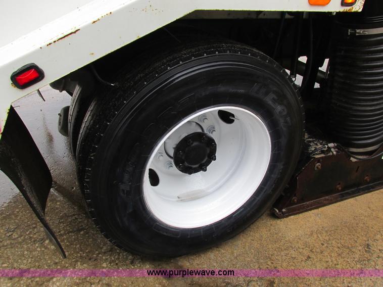 image for item K2178 2008 International DuraStar 4300 sweeper truck