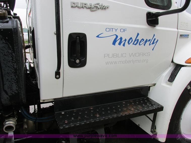 image for item K2178 2008 International DuraStar 4300 sweeper truck