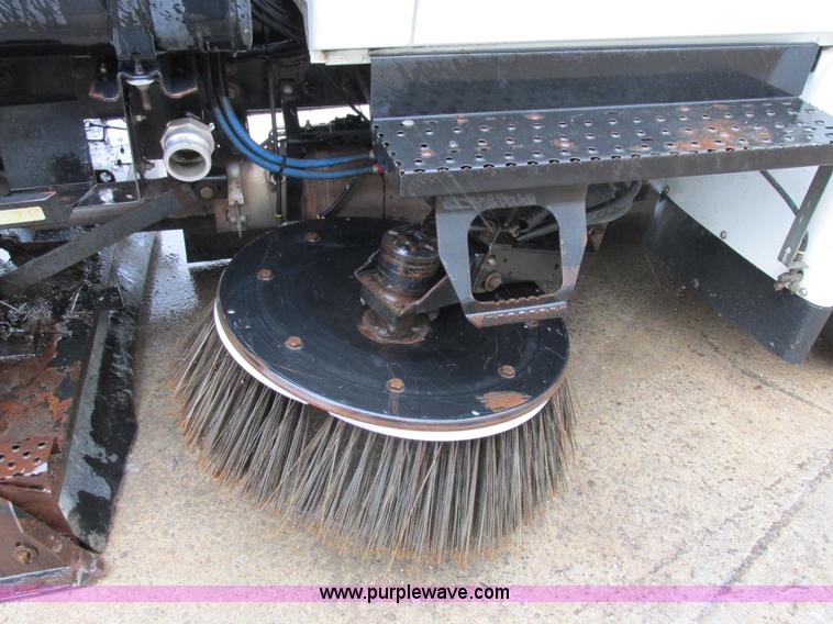 image for item K2178 2008 International DuraStar 4300 sweeper truck