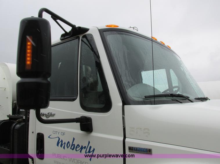 image for item K2178 2008 International DuraStar 4300 sweeper truck