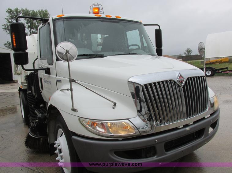 image for item K2178 2008 International DuraStar 4300 sweeper truck