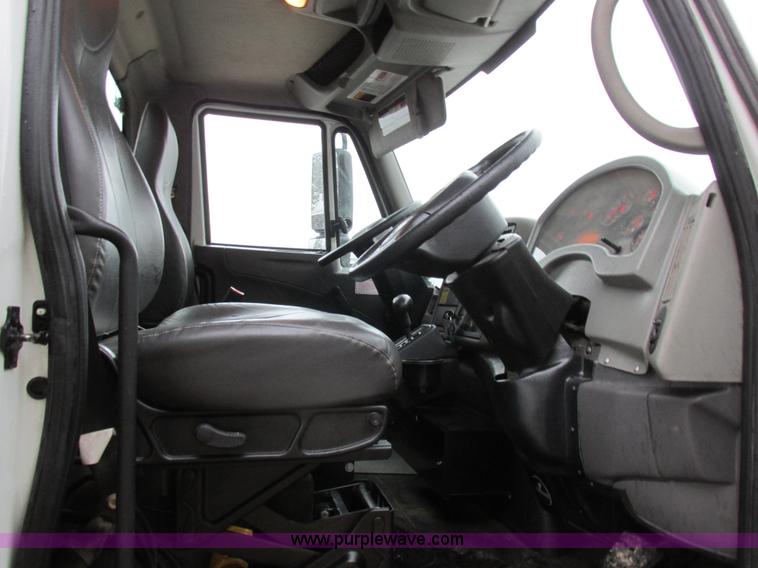 image for item K2178 2008 International DuraStar 4300 sweeper truck