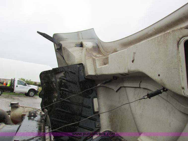 image for item K2178 2008 International DuraStar 4300 sweeper truck