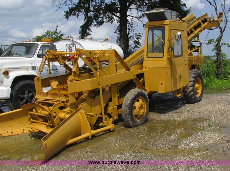 image for item K2180 1987 Athey Force Feed loader