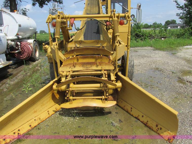 image for item K2180 1987 Athey Force Feed loader