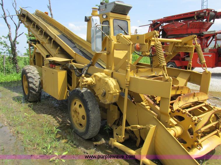 image for item K2180 1987 Athey Force Feed loader