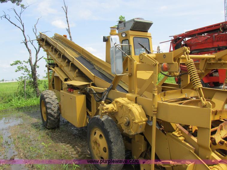 image for item K2180 1987 Athey Force Feed loader